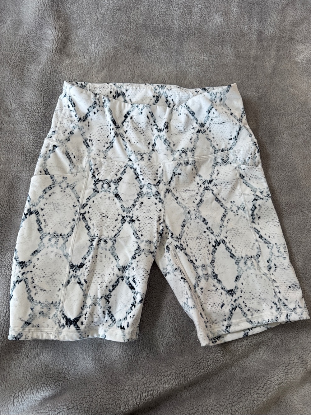 Varley White Snake-Print Bike Shorts Medium